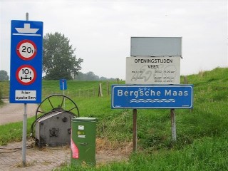 Bergsche Maas verkeersborden